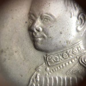 เหรียญพระราชทานกำเนิดรักษาดินแดง ร.6 ปี2505 เนื้ออัลปาก้าพิมพ์ใหญ่คมชัดเลี่ยมพลาสติกพร้อมใช้ - Image 3