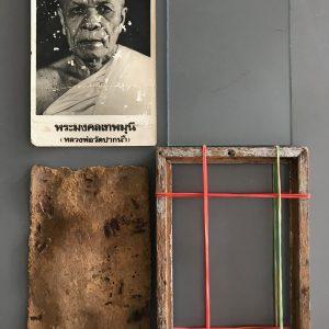 รูปถ่ายเก่าหลวงพ่อสด วัดปากนํ้าภาษีเจรืญ กทม.ออกจากวัดพร้อมกรอบเดิม มีปั้มตราวัดอยู่ด้านหลัง - Image 2