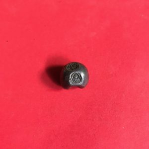 พดด้วงเม็ด 1 บาทสมัยพระนารายณ์ ปี พ.ศ. 2199-2231ตราครุฑนักกล้าม เอวกิ่ว สวยคมชัดมากๆ (เม็ดที่ 6) ตราประจำแผ่นดินแปลกและสวยงามที่สุด - Image 4