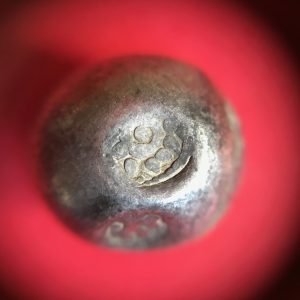 พดด้วงเม็ด 1 บาทสมัยพระนารายณ์ปี พ.ศ. 2199-2231ตราครุฑ สวยคมชัดมากๆ (เม็ดที่ 12) - Image 2