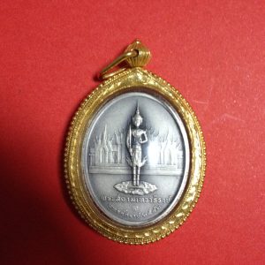 เหรียญเงินดำพ่นทรายของโรงกษาปณ์รูป พระจอมเกล้าด้านหลังพระสยามเทวาธิราช ปี2542 (เลี่ยมทองคำสวยงามลงยาแบบหนา) - Image 4