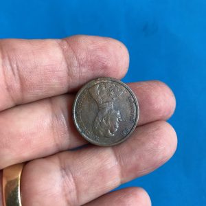 เหรียญทองแดง 1 อัฐ ร.ศ.114  สมัยรัชกาลที่ 5 หน้าตรงพระบรมรูป - พระสยามเทวาธิราช สภาพเดิมๆ - Image 2