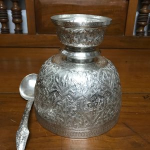 พานขันเงินตักบาตรเก่าลายเทพนม เส้นผ่าศูนย์กลาง 8" เนื้อเงินดีมีน้ำหนัก 680.5 กรัม ( 44.7 บาท ) - Image 3