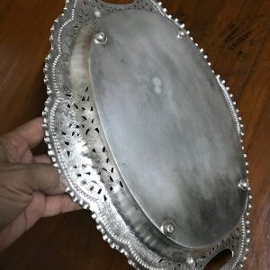 ถาดใส่ผลไม้รูปไข่ เนื้อเงิน มีลายฉลุโดยรอบ มีขา 4 ขา นำ้หนัก 697 กรัม (45.8บาท) สมบูรณ์ สวยงามมาก - Image 3