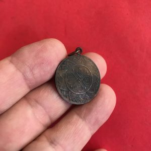 เหรียญพระอุปัชฌากรัก วัดอัมพวัน เนื้อทองแดงปี 2469 ห่วงเชื่อมหลังยันต์ - Image 4
