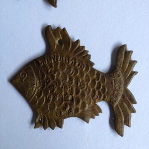 ปลาหลวงพ่อจงวัดหน้าต่างนอก จ. นครสวรรค์ อยู่ในกรอบอย่างดีช่วยทำมาค้าขายจะมีทั้งตัวผู้และตัวเมีย - Image 2