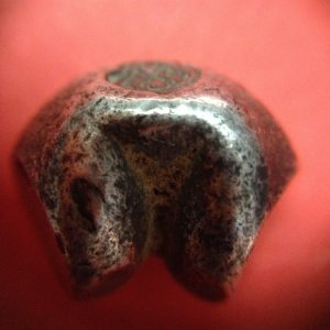 พดด้วงเม็ด 1 บาทสมัยพระเจ้าทรงธรรมปี พ.ศ. 2155-2171 ตรา เปลวเพลิง เป็นรูปคล้ายดวงไฟมีเปลวลอยสองข้าง สวยคมชัด (เม็ดที่ 1) - Image 4