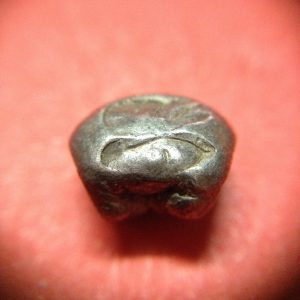 พดด้วงเม็ดสลึงสมัยอยุธยา ตราช้าง-ตราสังข์ สวยงามคมชัด เม็ดที่ 4 - Image 3