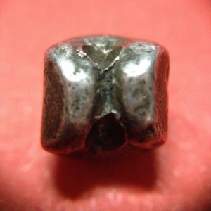 พดด้วงหนึ่งสลึงตรา พระเต้า รัชกาลที่ 4 เม็ดที่ 1 - Image 3