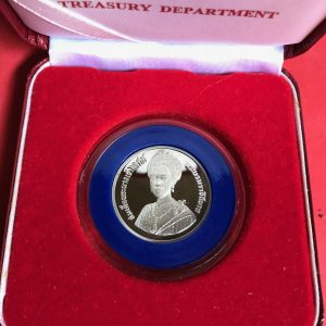 เหรียญราชินีมหามงคลเฉลิมพระชนมพรรษา 5 รอบ  12สิงหาคม 2535 เนื้อเงินขัดเงาหน้า 150 - Image 2