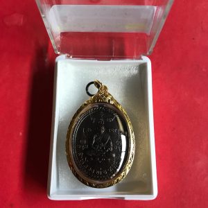 เหรียญหลวงพ่อหลิววัด ไร่แตงทอง รุ่นมหาลาภ 89 ปี 2534 เนื้อทองแดงรมดำเลี่ยมทอง - Image 4