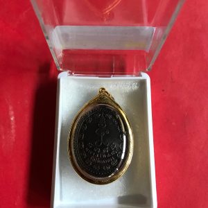 เหรียญหลวงพ่อหลิววัด ไร่แตงทอง รุ่นมหาลาภ 89 ปี 2534 เนื้อทองแดงรมดำเลี่ยมทอง - Image 3