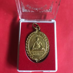 เหรียญพระครูสุจิตสีลาจารย์(ปู่ต๊วน)ฉลองครบรอบ80ปี รุ่นแม่นากกะไหล่ทองพร้อมกล่องเดิม สวยงามคมชัด - Image 2
