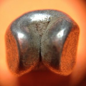 พดด้วงเม็ด 1 บาทในรัชกาลที่1  พ.ศ. 2325- 2352 ( ตราบัวผัน หรือ บัวอุณาโลม) เม็ดที่ 2  สวยชัดมากๆ มีลงจาร น่าเป็นเจ้าของ - Image 4