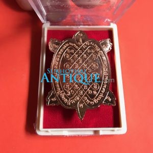 เหรียญพญาเต่าเรือน หลวงปูแสน รวยเงิน รวยทอง หน้ากากทอง ตอกโค๊ต 946 พร้อมตลับเดิม - Image 2