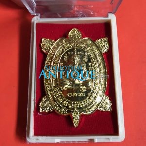 เหรียญพญาเต่าเรือน หลวงปูแสน รวยเงิน รวยทอง กะไหล่ทอง ตอกโค๊ต 114  พร้อมตลับเดิม - Image 2