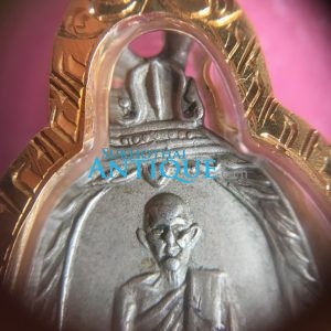 เหรียญระฆังหลวงพ่อพรหม วัดช่องแค ส.ช.สั้น  เนื้ออัลปาก้า เลี่ยมทองพร้อมใบ - Image 2