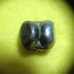 พดด้วงเม็ดสลึงตรากระต่ายอ้วน-หอยสังข์ สุโขทัย สวยงามดูคลาสสิก หายากมาก มาก  เม็ดที่ 2 - Image 4