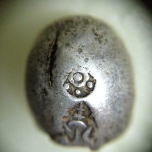 พดด้วงรัตนโกสินทร์เม็ดบาทสมัย ร. 4 พ.ศ.2394-2411 ( ตรามงกุฎ-กรงจักร ) เม็ดที่ 5 - Image 2