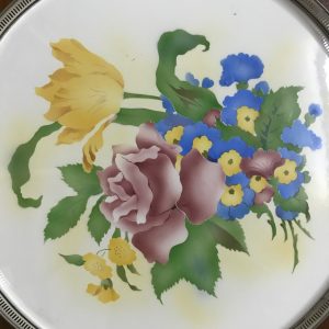 ถาดกระเบื้องโบราณขนาด สผ 18"  ลายดอกกุหลาบสีชมพูใหญ่ 1 ดอกทิวลิปเหลือง 1 ดอกและรวมช่อนำ้เงินเหลืองสมบูรณ์สวยงามมากๆ - Image 3