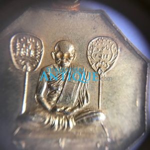 เหรียญแปดเหลี่ยมหลวงพ่อเงินวัดบางคลาน รุ่น ร่วมใจสร้างสะพาน 23 มีนาคม 2528 กะไหล่ทองเดิมๆสวยงามมากเหรียญที่ 1 - Image 3