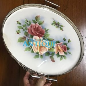 ถาดกระเบื้องโบราณสมัย ร.5 ขนาดสผ.18"ลายช่อดอกกุหลาบบานสีแดงอมชมพูเหลือง 3 ดอกใหญ่ สายงามสมบูรณ์มากๆ - Image 3