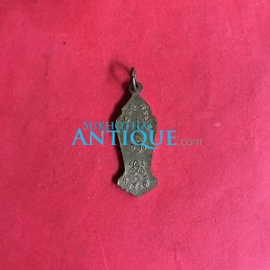 เหรียญพระแม่ย่ากะไหล่เงินปี พ.ศ.2513บล็อกนิยมพิมพ์เล็กคอสามชั้น เลี่ยมพลาสติกอย่างดีพร้อมใช้ - Image 2