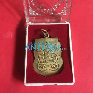 เหรียญกะไหล่ทองหลวงพ่อพระพุทธเรืองฤทธิ์ รุ่น 2 ปีพ.ศ.2512 สวยงามคมชัดมากๆ องค์ที่ 9 พร้อมกล่องเดิม - Image 2