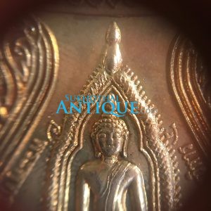 เหรียญกะไหล่ทองหลวงพ่อพระพุทธเรืองฤทธิ์ รุ่น 2 ปีพ.ศ.2512 สวยงามคมชัดมากๆ องค์ที่ 9 พร้อมกล่องเดิม - Image 3