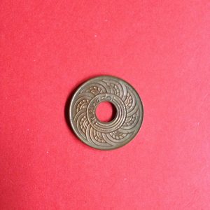 เหรียญทองแดงตราอุณาโลม - พระแสงจักร 1/2 สตางค์มีรูกลาง พ.ศ.2480 คมชัดสวยงาม - Image 4