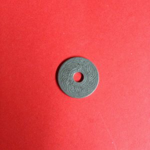 เหรียญนิเกิลตราอุณาโลม - พระแสงจักร 5 สตางค์มีรูกลาง ร.ศ.129 สมัย ร.5 สวยงาม - Image 4