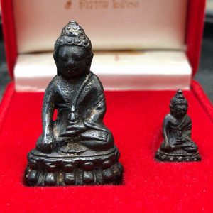 พระชัยวัฒน์(องค์คู่กับกริ่งปวเรศรุ่น2) ปี 2530 วัดบวรนิเวศราชวรวิหารเนื้อนวะโลหะบรรจุผงจิตรลดา ในหลวงเสด็จเททอง พระสังฆราชปลุกเสก - Image 4