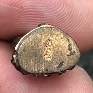 พระชัยวัฒน์(องค์คู่กับกริ่งปวเรศรุ่น2) ปี 2530 วัดบวรนิเวศราชวรวิหารเนื้อนวะโลหะบรรจุผงจิตรลดา ในหลวงเสด็จเททอง พระสังฆราชปลุกเสก - Image 2