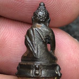 พระชัยวัฒน์(องค์คู่กับกริ่งปวเรศรุ่น2) ปี 2530 วัดบวรนิเวศราชวรวิหารเนื้อนวะโลหะบรรจุผงจิตรลดา ในหลวงเสด็จเททอง พระสังฆราชปลุกเสก - Image 3