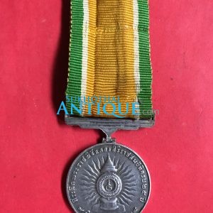 เหรียญเงินที่ระลึกพระราชพิธีฉลองสิริราชสมบัติครบ 25 ปีแนวตั้งพร้อมแพรแถบเหร๊ยญสวยงามคมชัดมากๆ  ผลิต 9 มิถุนายน 2534 - Image 3