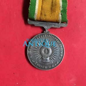 เหรียญเงินที่ระลึกพระราชพิธีฉลองสิริราชสมบัติครบ 25 ปีแนวตั้งพร้อมแพรแถบเหร๊ยญสวยงามคมชัดมากๆ  ผลิต 9 มิถุนายน 2534 - Image 4