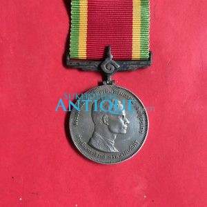 เหรียญเงินที่ระลึกพระราชพิธีฉลองสิริราชสมบัติครบ 25 ปีแนวตั้งพร้อมแพรแถบเหร๊ยญสวยงามคมชัดมากๆ ผลิต 9 มิถุนายน 2534 เหรียญที่ 4 - Image 2