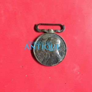 เหรียญเฉลิมพระนครร้อยห้าสิบปี พ.ศ.2325 - 2475 เนื้อเงิน (หน้าเหรียญ พระพุทธยอดฟ้า - พระปกเกล้า) - Image 2