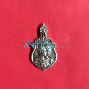 เหรียญเงินที่ระลึกในการเสด็จพระราชดำเนินเยือนสหรัฐอเมริกาและทวีปยุโรป ปี พุทธศักราช 2503 กระไหล่ทองเดิม - Image 2