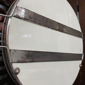 ถาดกระเบื้องโบราณขนาดสผ.16" ลายดอกกุหลาบบาน 3 ดอก มีชมพู 1ดอก เหลืองส้ม 2 ดอก และช่อนำ้เงินกลางเหลือง สวยงามสมบูรณ์ - Image 4