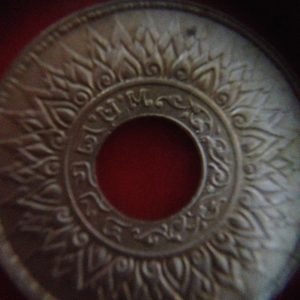 เหรียญเงินลายกนก 10 ส.ต. พ.ศ. 2484( มีรูกลาง ) สวยงามคมชัด - Image 4