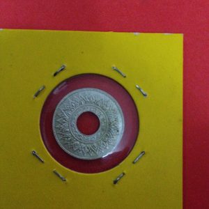 เหรียญเงินลายกนก 10 ส.ต. พ.ศ. 2484( มีรูกลาง ) สวยงามคมชัด - Image 2