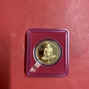 เหรียญหลวงพ่อเงินเนื้อทองแดงบริสุทธิ์ขัดเงา วัดบางคลานหลังกรมหลวงชุมพร ปี2537อยู่ในกรอบพลาสติกพร้อมกล่องและใบเซอร์เดิมๆ - Image 2