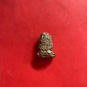 พระปิดตาเนื้อเงินองค์ใหญ่สวยงาม ไม่ทราบวัด - Image 2