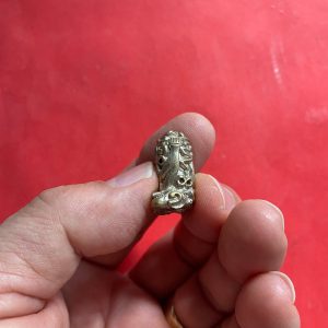 พระปิดตาเนื้อเงินองค์ใหญ่สวยงาม ไม่ทราบวัด - Image 4