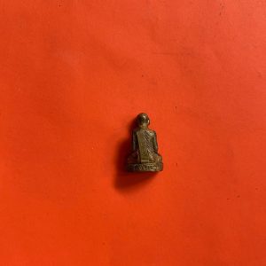 รูปหล่อพระครูนิสัยจริยคุณหรือหลวงพ่อโอดวัดจันเสนรุ่นหน้าแมว ปี 31 เนื้อทองฝาบาตรกระไหล่ทอง - Image 2