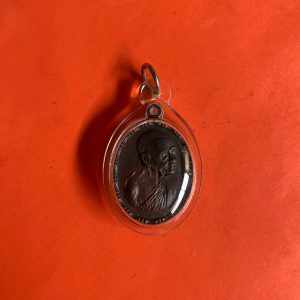 เหรียญหลวงปู่เพิ่มวัดกลางบางแก้วปล้องอ้อยบล็อกนิยมไหล่แตก ปี 2518 เลี่ยมพลาสติกคมชัดมากพร้อมใบรับรองพระแท้จากร้าน - Image 2