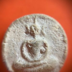 สมเด็จจันทร์วัดปราสาททรงกลม เนื้อผง ด้านหลังปั้ม ว ป ส 06 สวยงาม - Image 3