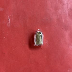 พระรอดวัดพระสิงห์ปี2495 พิมพ์สวยเนื้อดี เลี่ยมพลาสติกอย่างหนา - Image 2