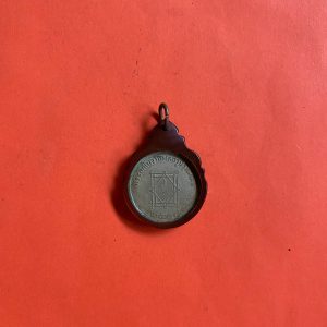 เหรียญที่ระลึกในงานหล่อรูป รุ่นพิเศษหลวงพ่ออี๋ วัดสัตหีบ ปี2508 เนื้ออัลปาก้า - Image 2